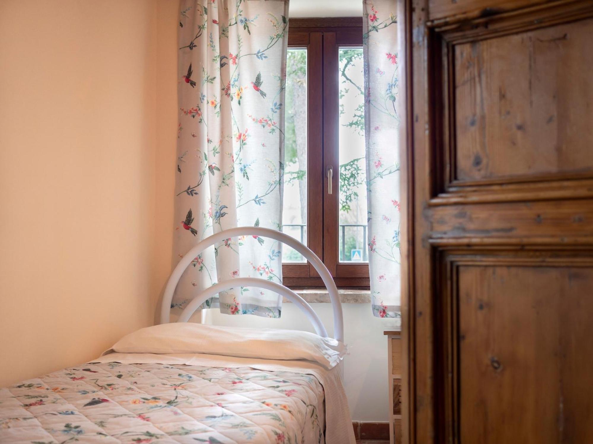 Stunning Apartment In Mombaroccio Near Metauro River ภายนอก รูปภาพ