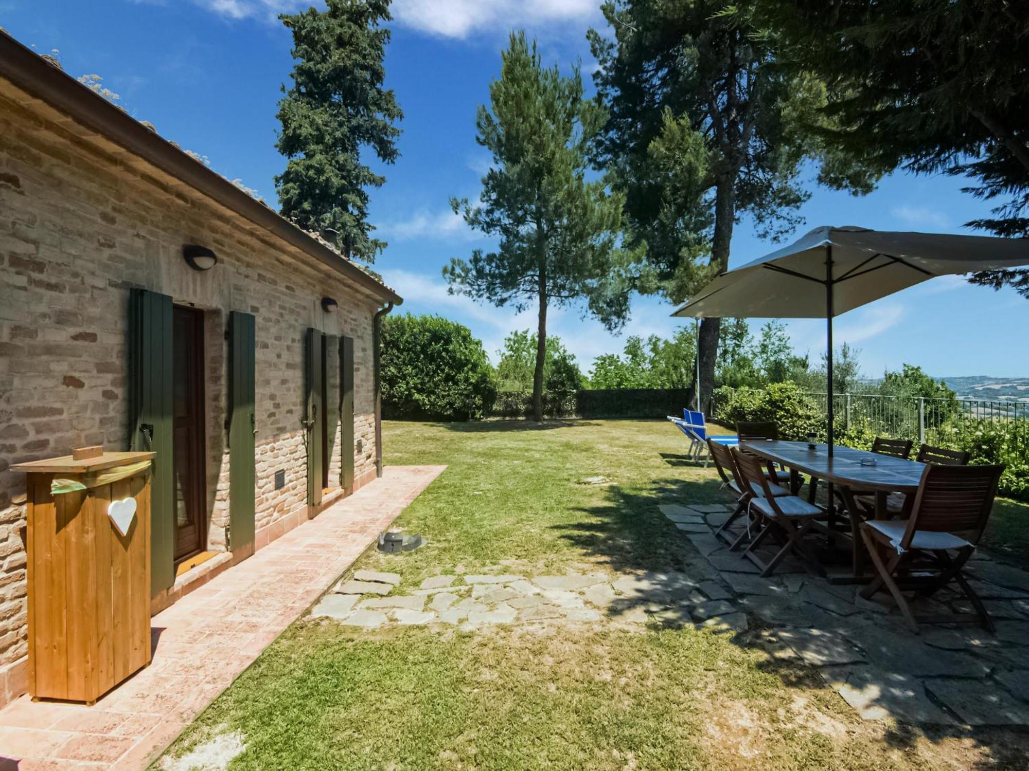 Stunning Apartment In Mombaroccio Near Metauro River ภายนอก รูปภาพ