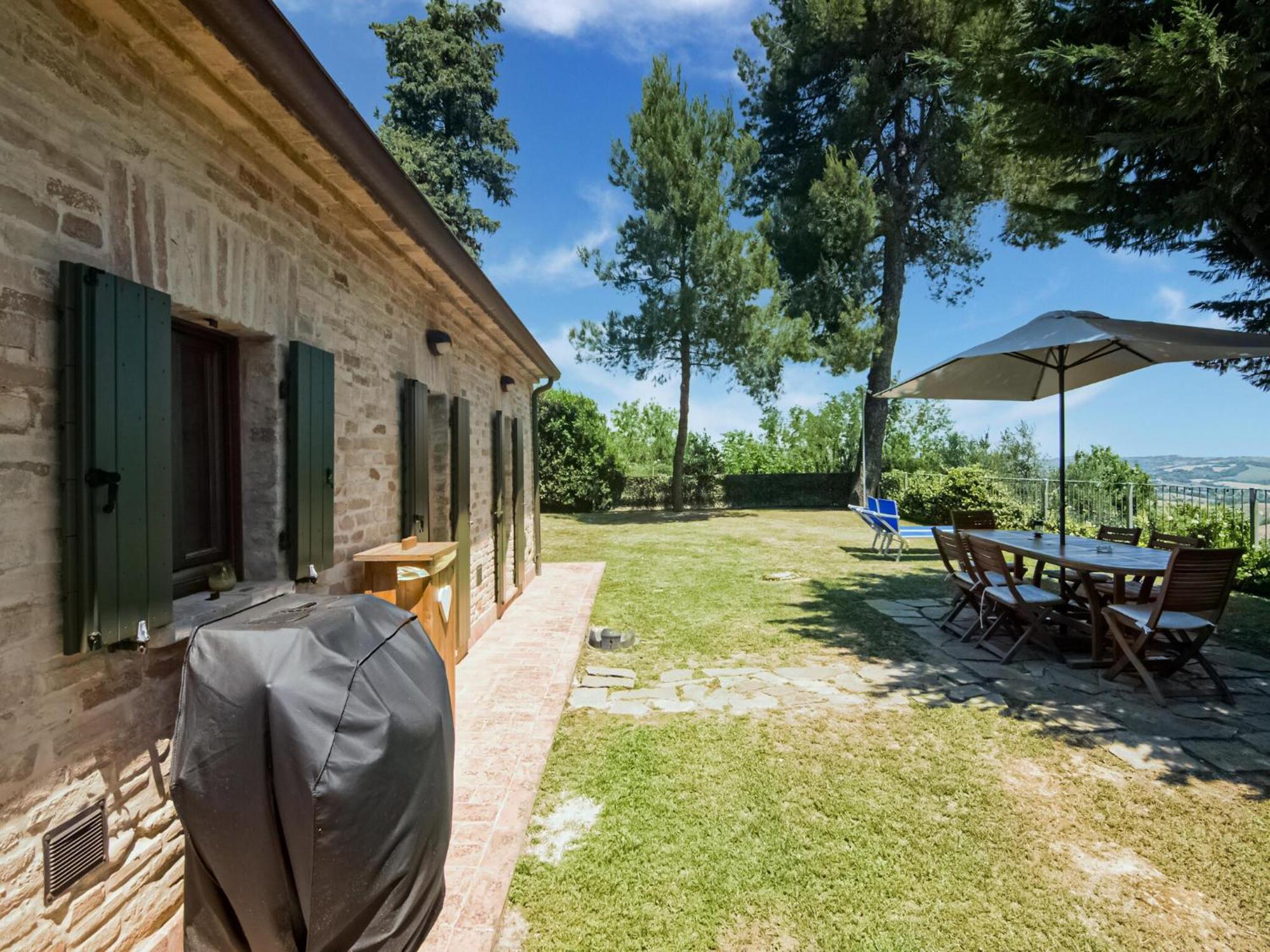 Stunning Apartment In Mombaroccio Near Metauro River ภายนอก รูปภาพ