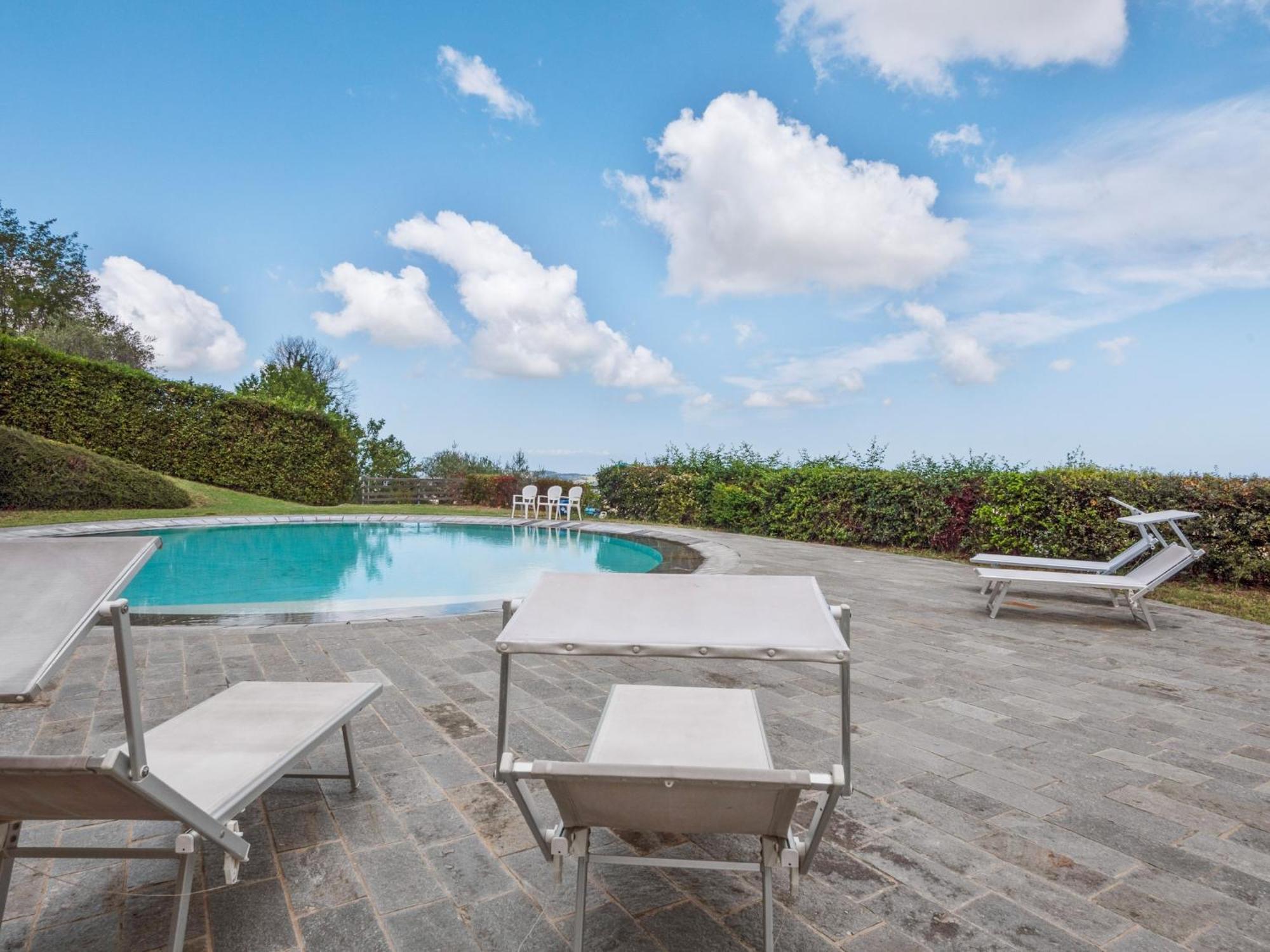 Stunning Apartment In Mombaroccio Near Metauro River ภายนอก รูปภาพ