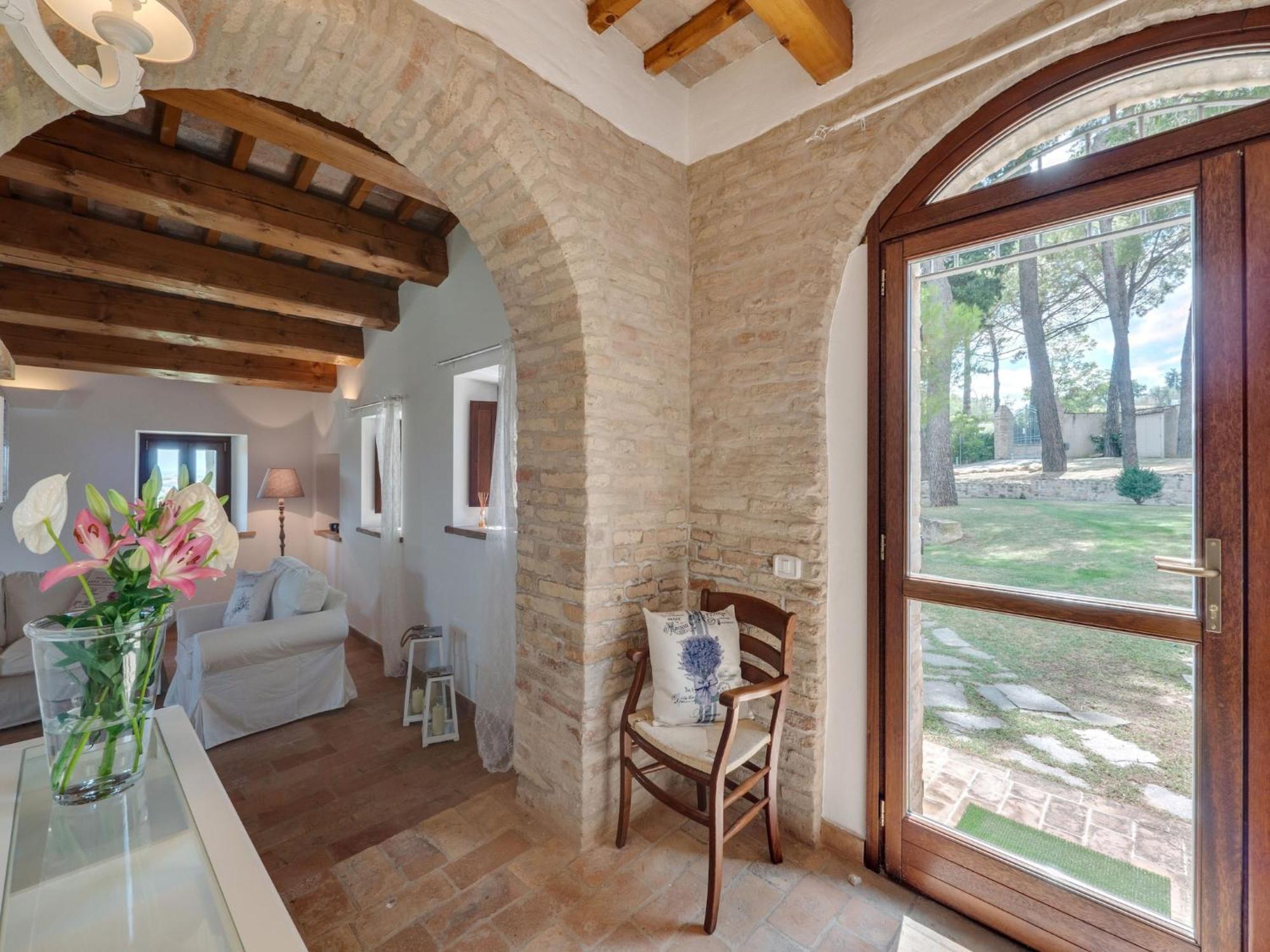 Stunning Apartment In Mombaroccio Near Metauro River ภายนอก รูปภาพ