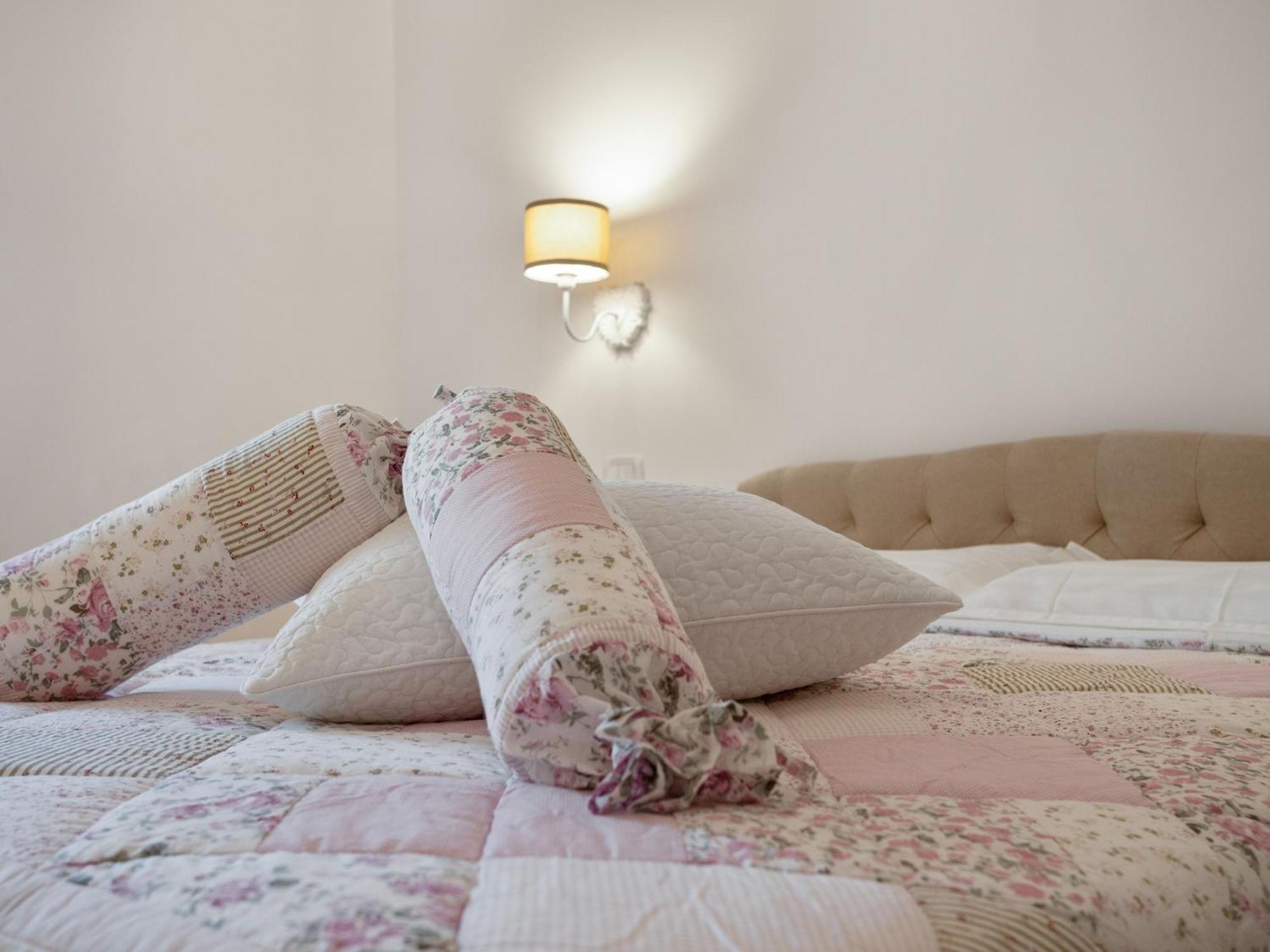Stunning Apartment In Mombaroccio Near Metauro River ภายนอก รูปภาพ
